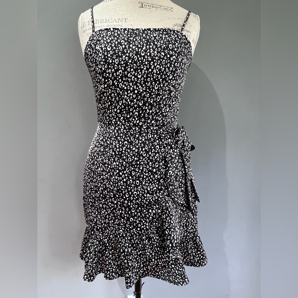 Altar’d State Black and White print dress sz M in excellent shape